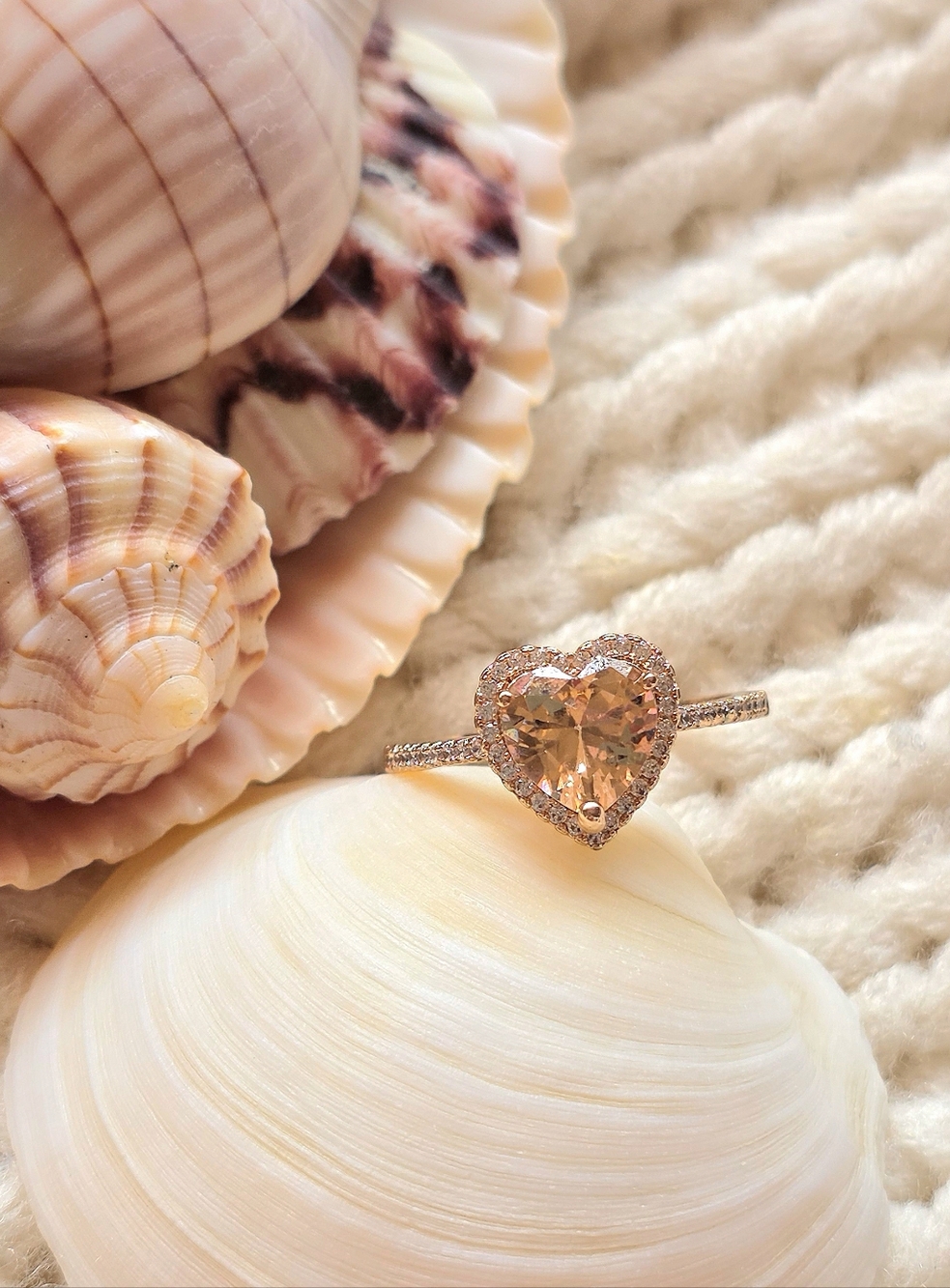 💎NEW💎ROSE GOLD PLATED HEART SHAPED HALO RING